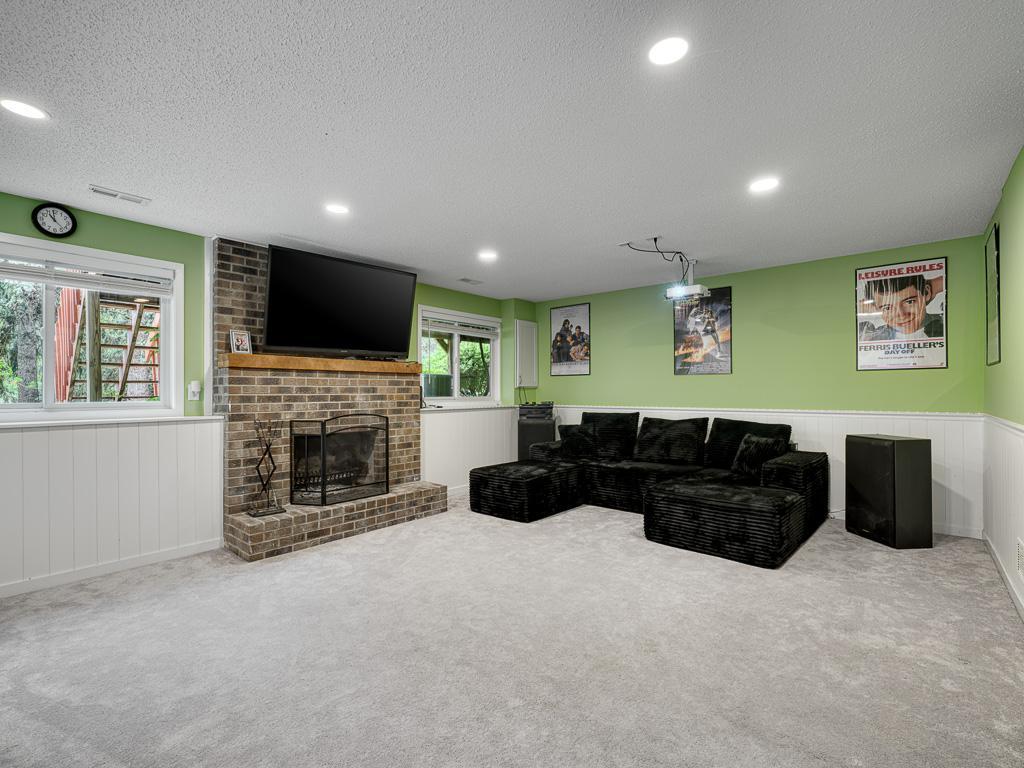 12 - Family Room.jpg