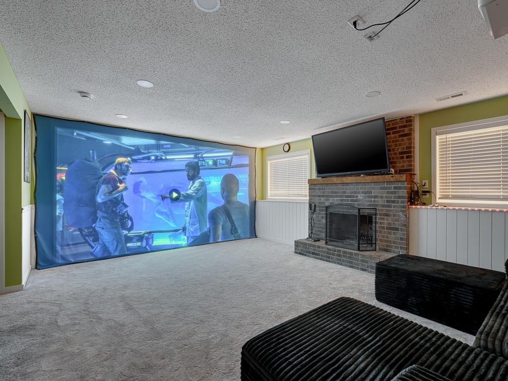 13 - Family Room.jpg