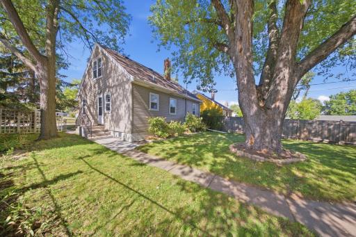 1446 Dale Street N, Saint Paul, MN 55117