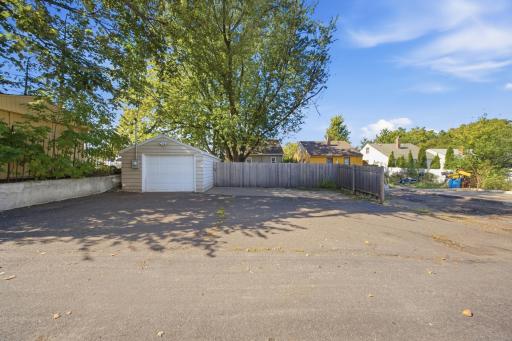 1446 Dale Street N, Saint Paul, MN 55117