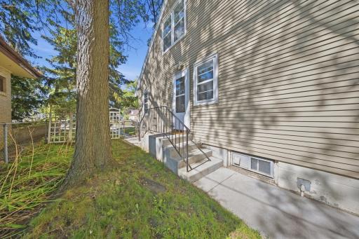 1446 Dale Street N, Saint Paul, MN 55117