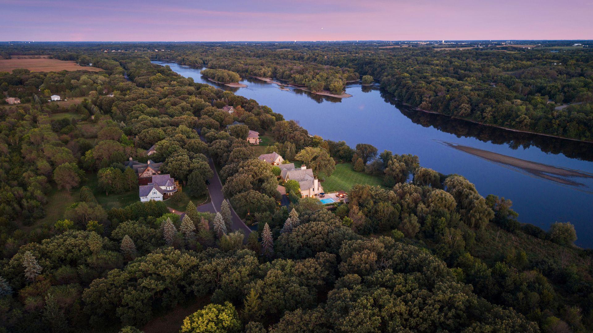 This is more than an exceptional residence, it is an extraordinary way of life along the Mississippi.