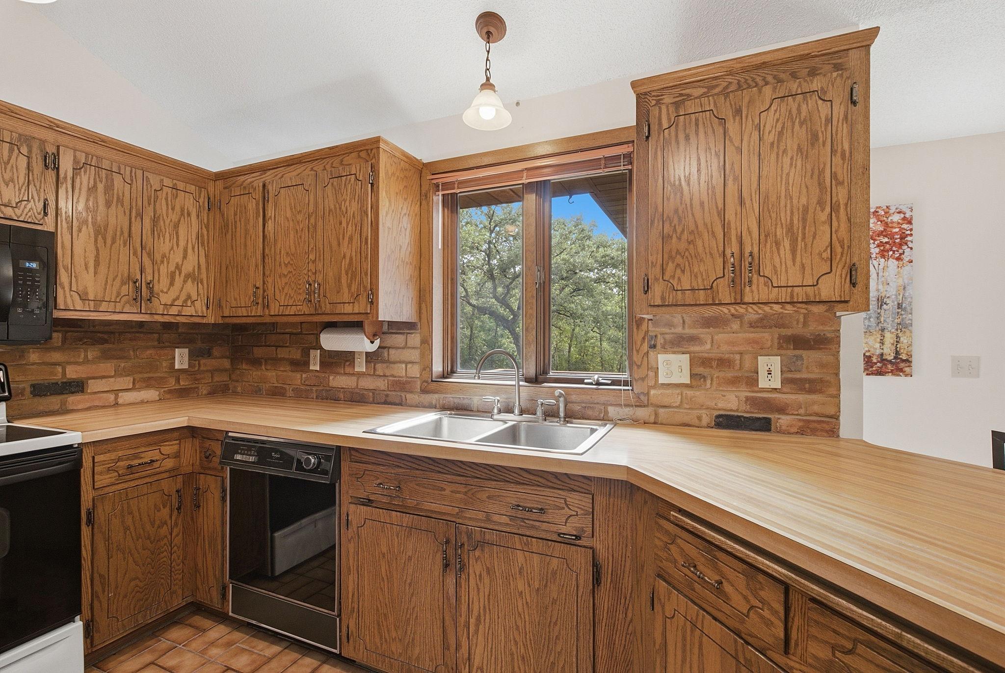 83-web-or-mls-948_Waterford_Dr_Eagan_MN_083.jpg