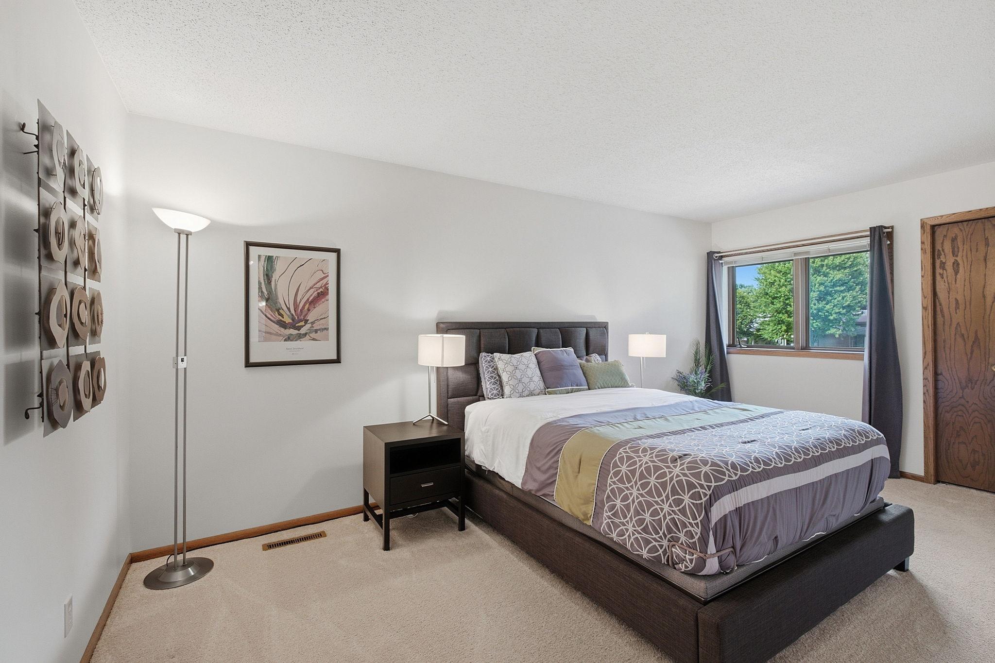 92-web-or-mls-948_Waterford_Dr_Eagan_MN_092.jpg