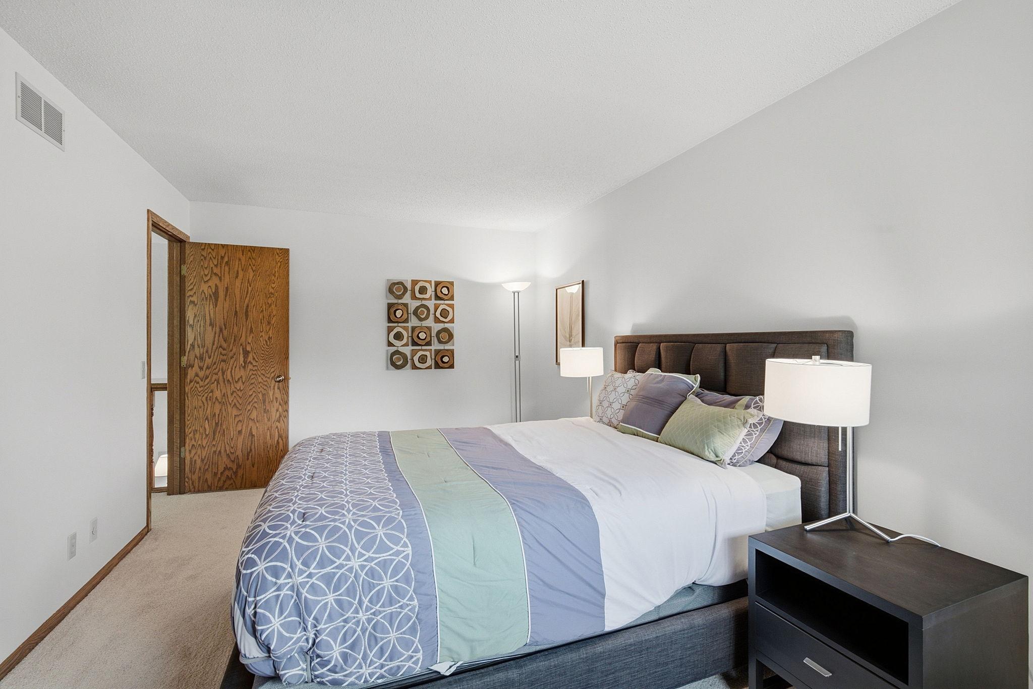 94-web-or-mls-948_Waterford_Dr_Eagan_MN_094.jpg