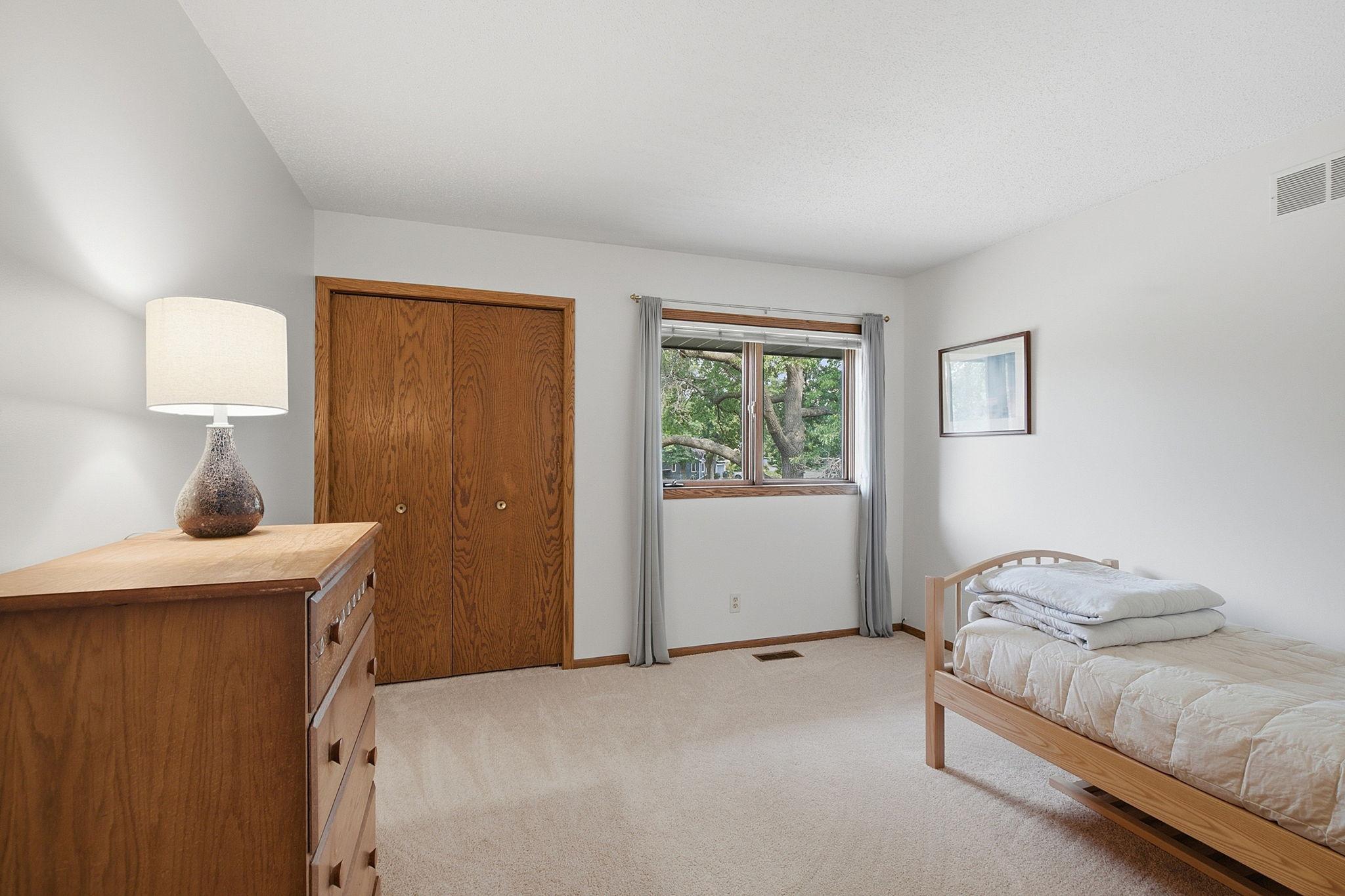 95-web-or-mls-948_Waterford_Dr_Eagan_MN_095.jpg