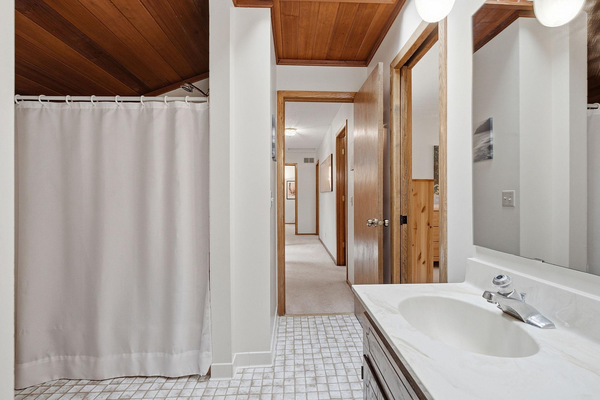 105-web-or-mls-948_Waterford_Dr_Eagan_MN_105.jpg