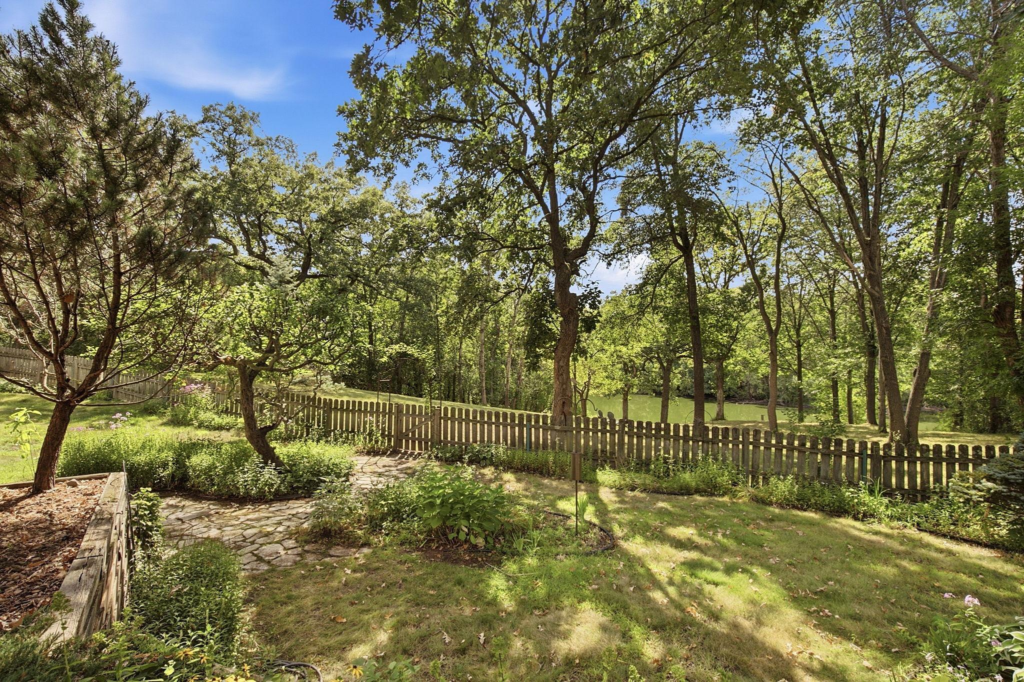 12-web-or-mls-948_Waterford_Dr_Eagan_MN_012.jpg