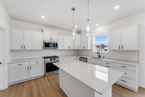 (Photo of an inventory home, actual homes finishes will vary)
