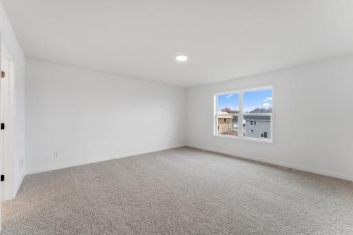 (Photo of an inventory home, actual homes finishes will vary)
