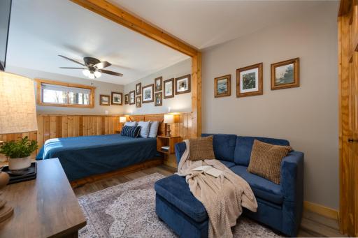 Master Bedroom w/sitting area
