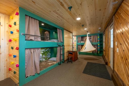 Lower Level Bonus Room w/6 built-in bunk beds