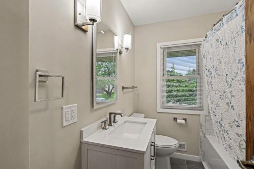 8320 Isle Avenue S, Cottage Grove, MN 55016