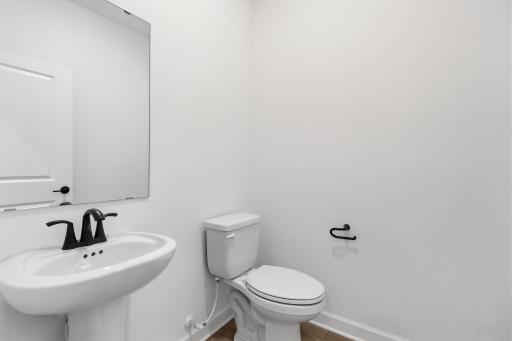 15_MIN_VoyageurFarms_Pic_Markham_QMI_HS3606_PowderRoom_F1.jpg