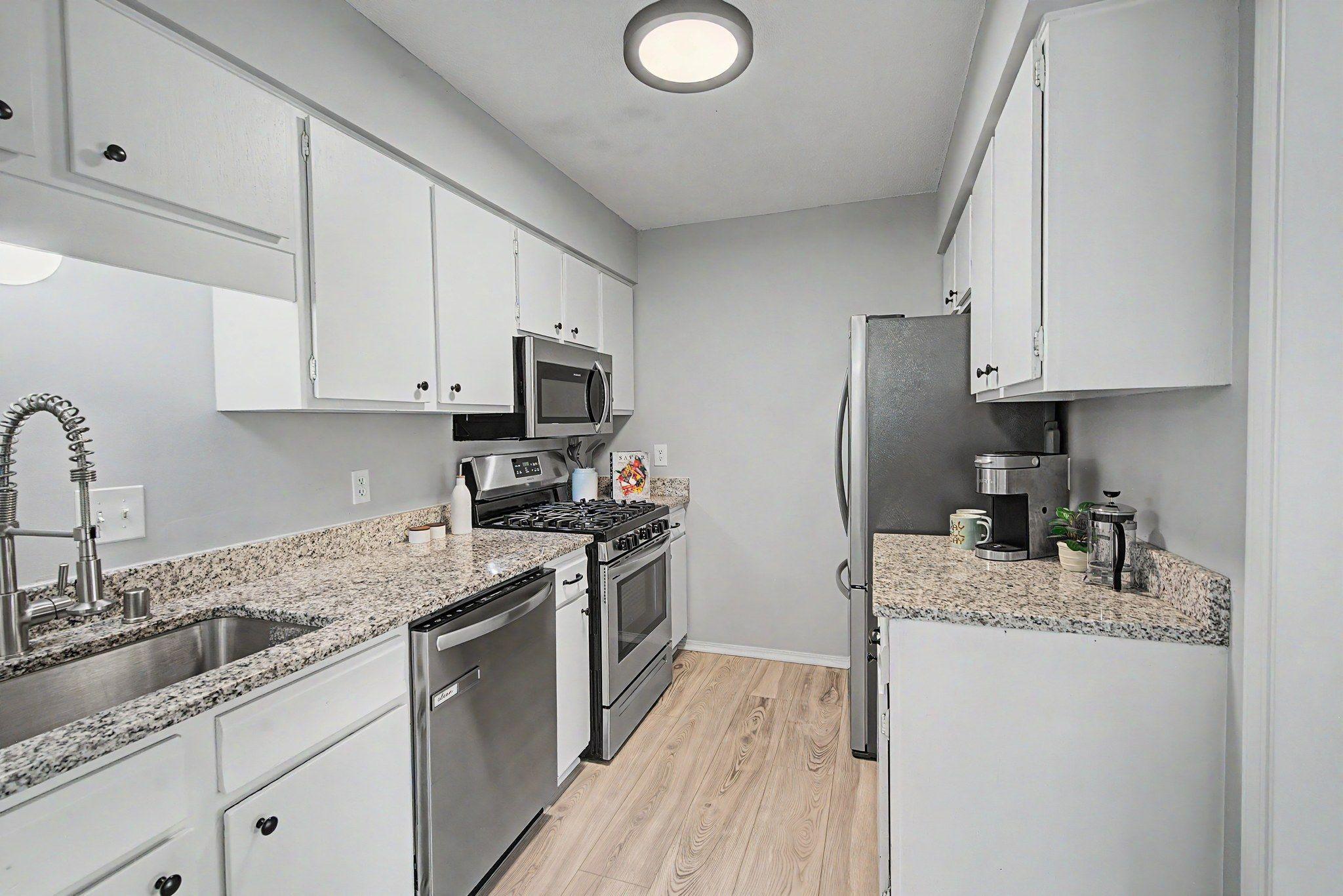29-web-or-mls-9979_105th_Place_North_08_mls (2).jpg