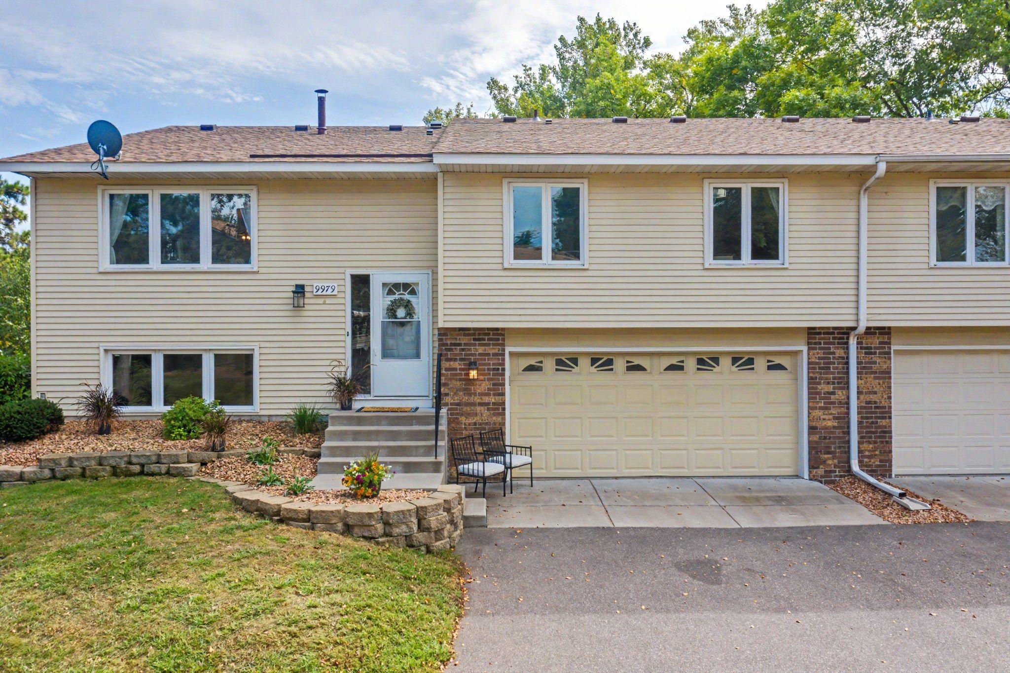 13-web-or-mls-9979_105th_Place_North_03_mls.jpg