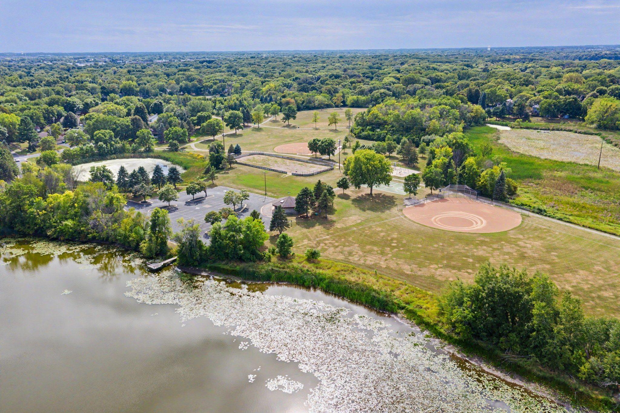 3-web-or-mls-9979_105th_Place_North_13_mls.jpg