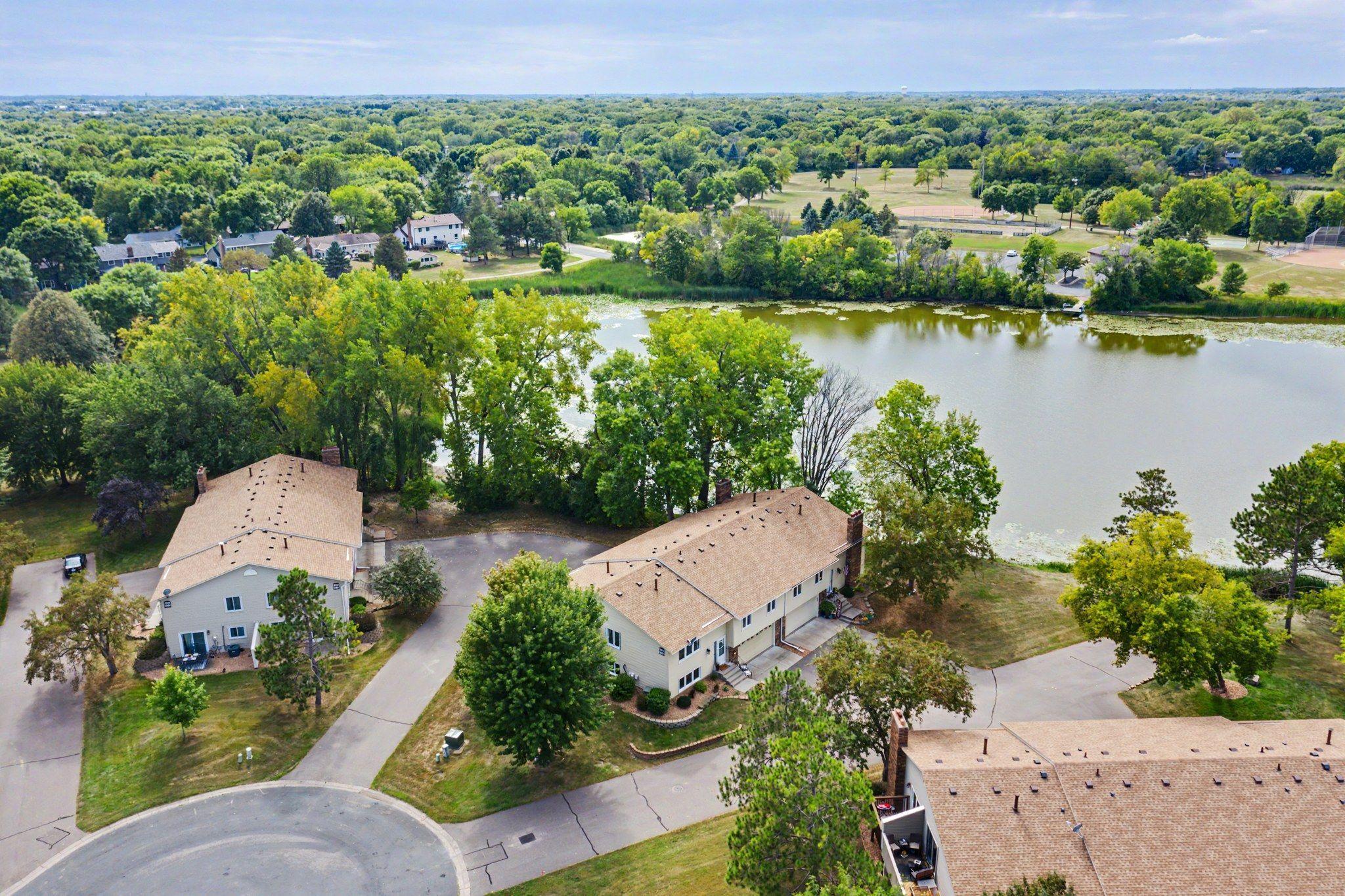 9-web-or-mls-9979_105th_Place_North_07_mls.jpg
