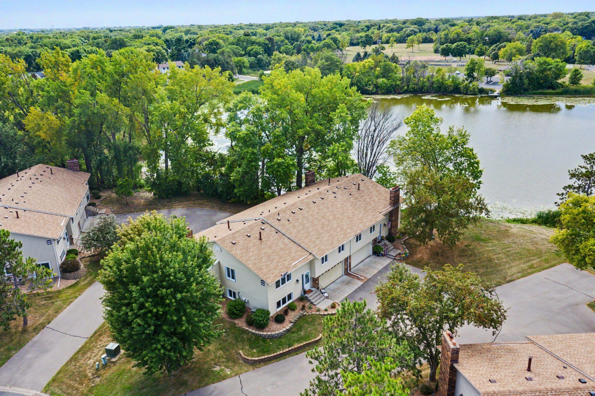 10-web-or-mls-9979_105th_Place_North_06_mls.jpg