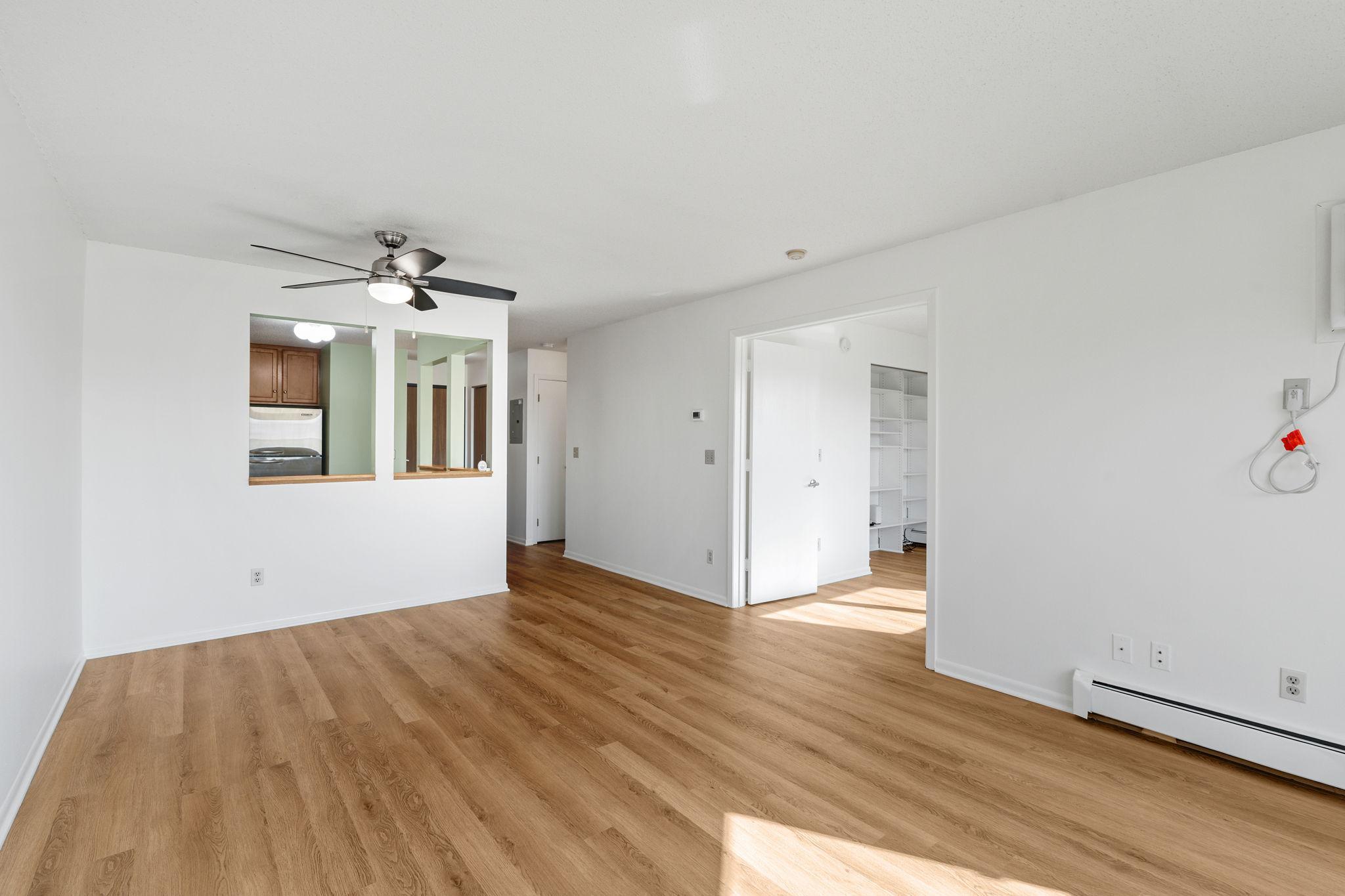 Spacious living & dining area for entertaining friends & family