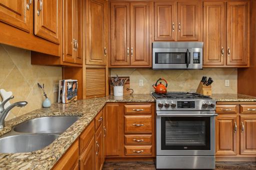 719 Summit Avenue, Saint Paul, MN 55105