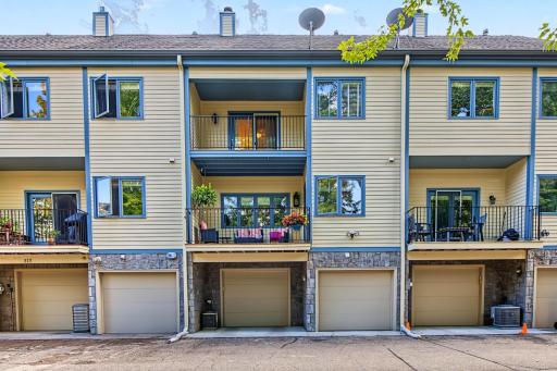 719 Summit Avenue, Saint Paul, MN 55105
