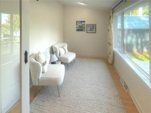 Nice sitting room, craft room, office with an amazing view!