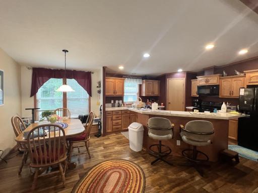 Kitchen & Dining