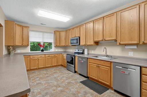 100 Clydesdale Trail, 205, Medina, MN 55340