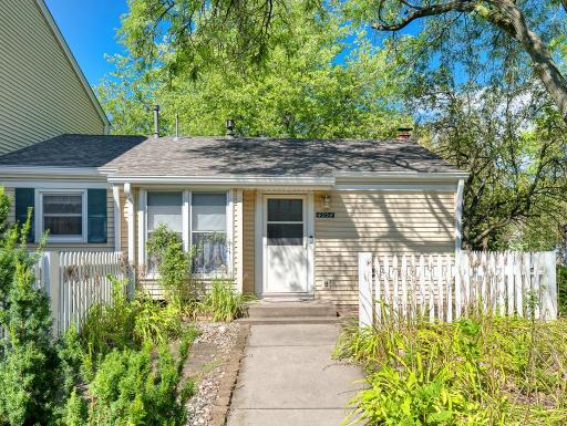 Welcome to your new home located at 4954 Grenwich Trail North in Oakdale, MN.