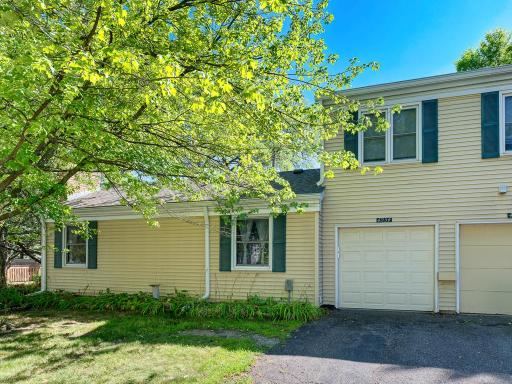 4954 Grenwich Trail N, Oakdale, MN 55128