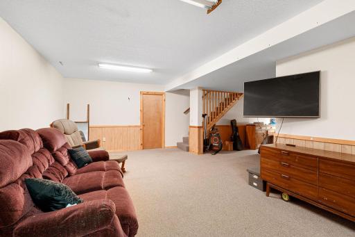 112 13th Avenue NW, Waseca, MN 56093