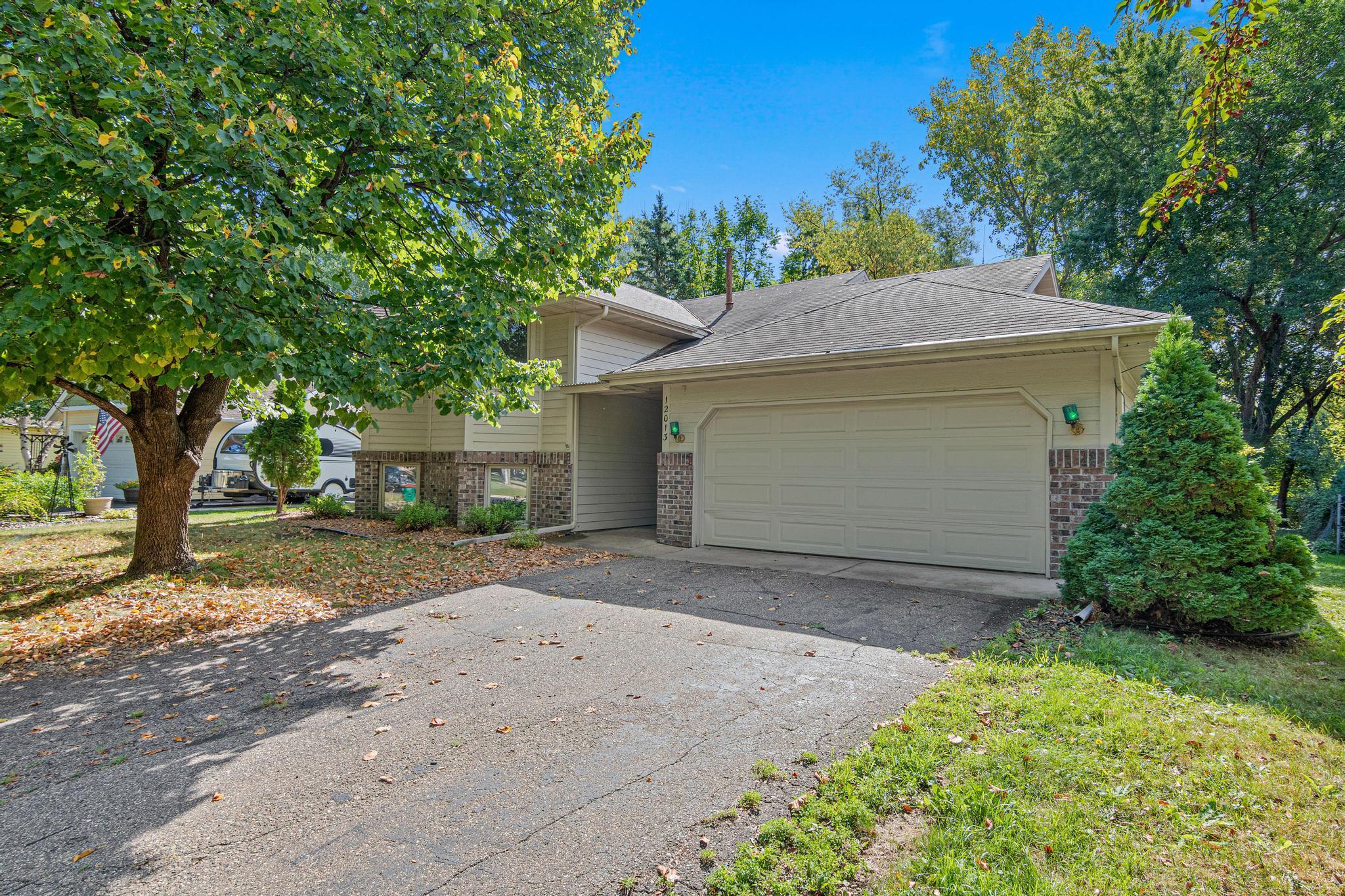 12013 Summerset Lane- The Landings neighborhood- Burnsville, MN