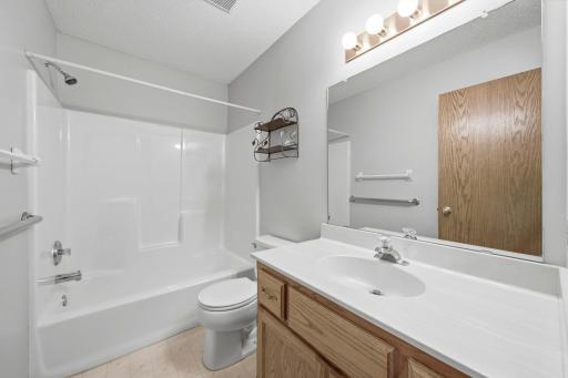 Upper level full bath!