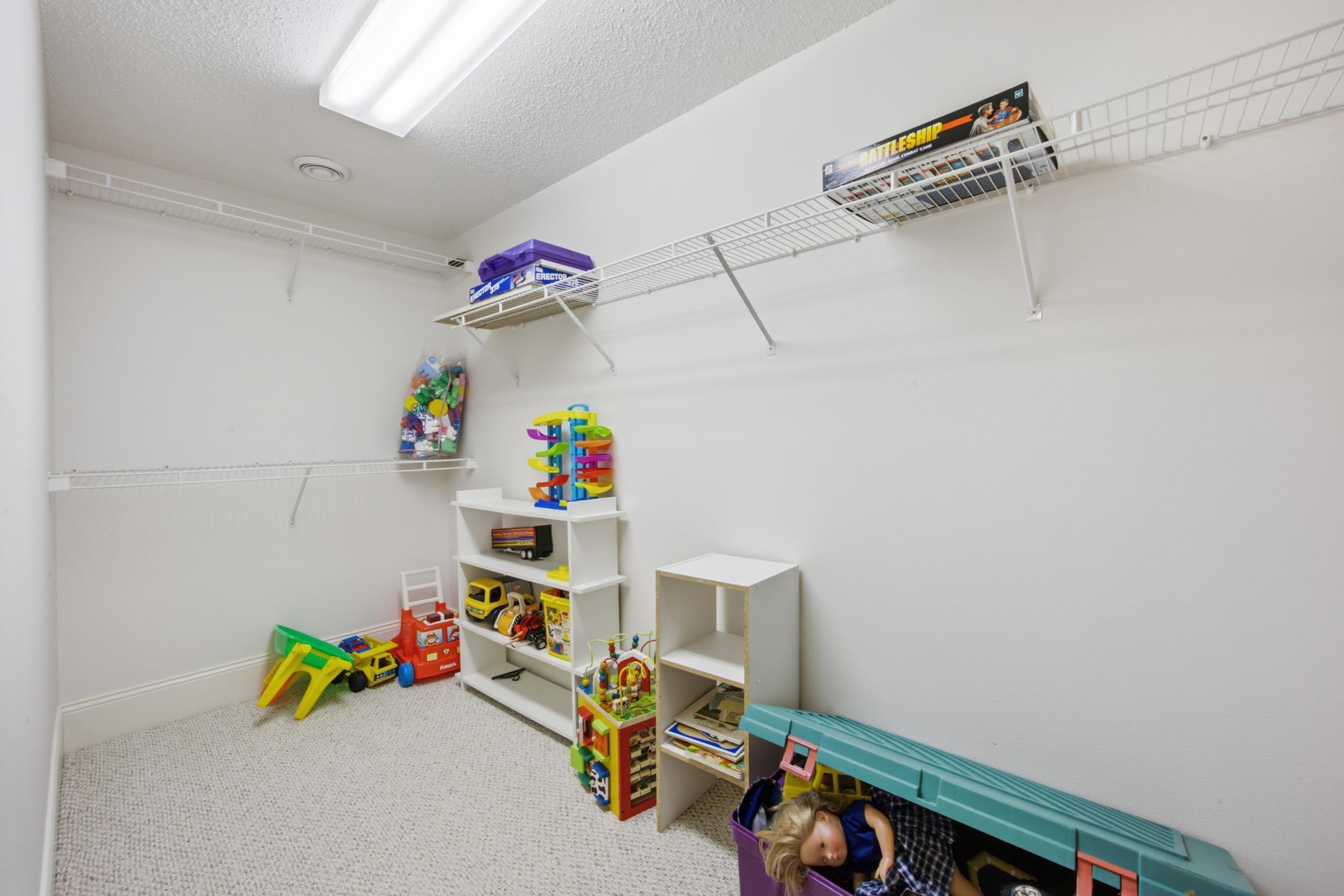 Bedroom 4 Walk-in closet
