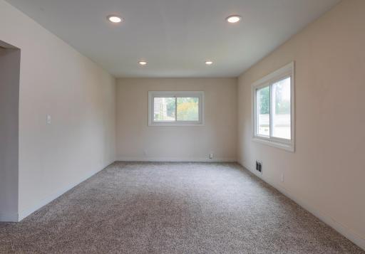 772 Iowa Avenue W, Saint Paul, MN 55117