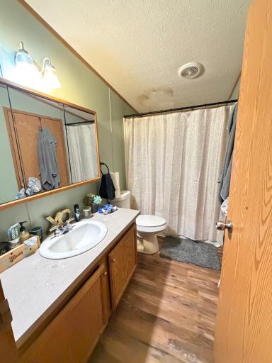 Bathroom 2.jpg