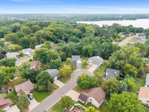 Private cul-de-sac location within a short drive to Gervais Lake amenities. Beautiful tree-lined backyard and move-in ready! Great outdoor spaces and storage.