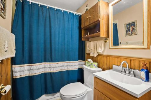 17. Bathroom 2.jpeg
