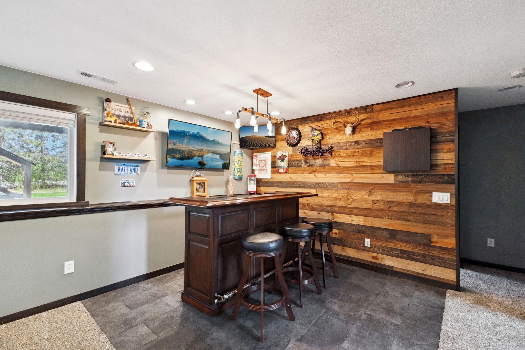 LL bar area