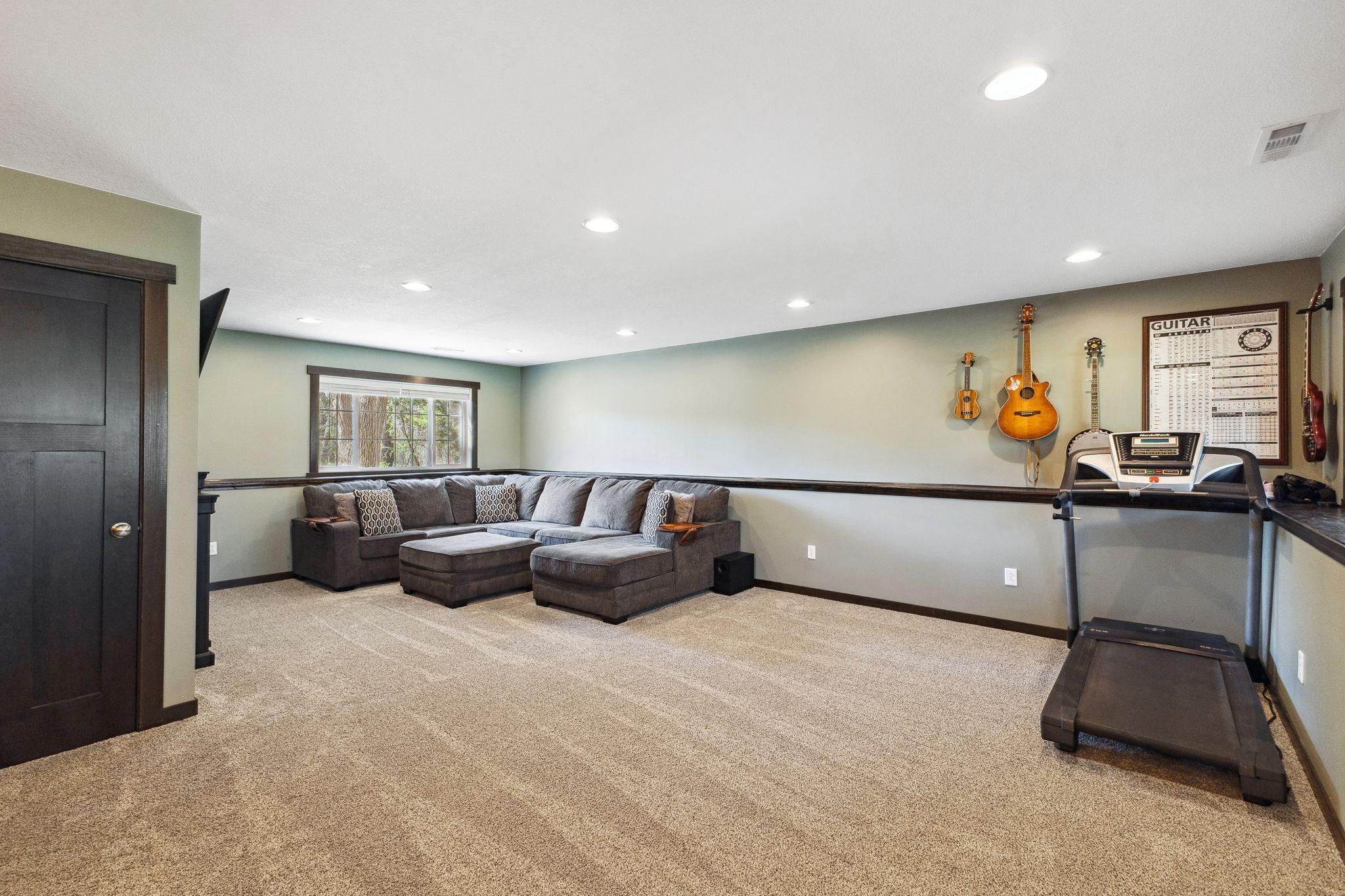 Spacious Fam Rm