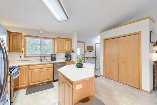 828 Woodland Dr - Web Quality - 011 - 11 Kitchen.jpg