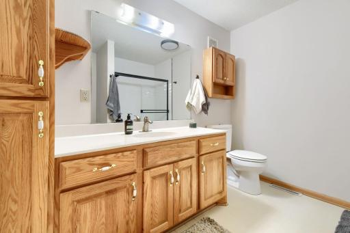 828 Woodland Dr - Web Quality - 016 - 16 Primary Bathroom.jpg