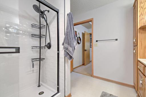 828 Woodland Dr - Web Quality - 017 - 17 Primary Bathroom.jpg
