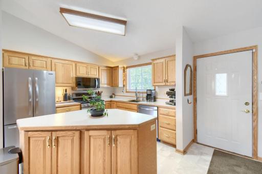828 Woodland Dr - Web Quality - 009 - 09 Kitchen.jpg