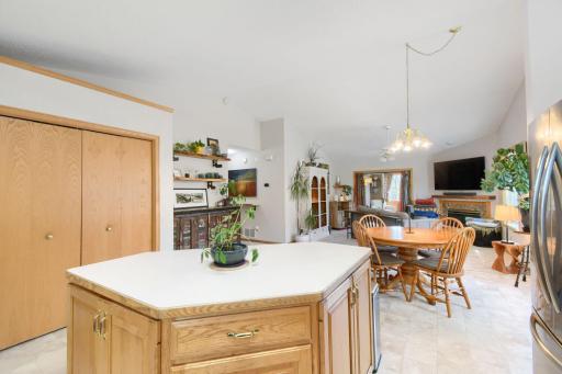 828 Woodland Dr - Web Quality - 010 - 10 Kitchen.jpg