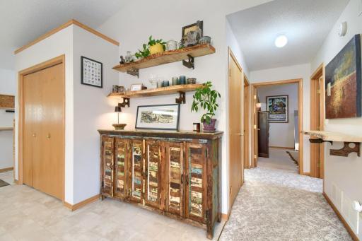 828 Woodland Dr - Web Quality - 003 - 03 Foyer.jpg