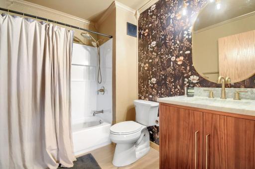 828 Woodland Dr - Web Quality - 018 - 18 Primary Bathroom.jpg