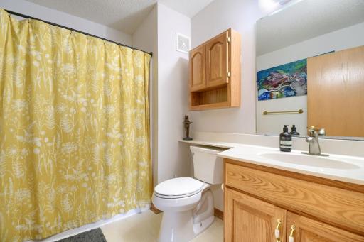 828 Woodland Dr - Web Quality - 022 - 22 Bathroom.jpg