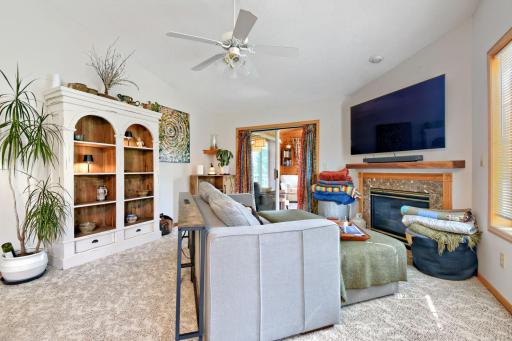 828 Woodland Dr - Web Quality - 006 - 06 Living Room.jpg